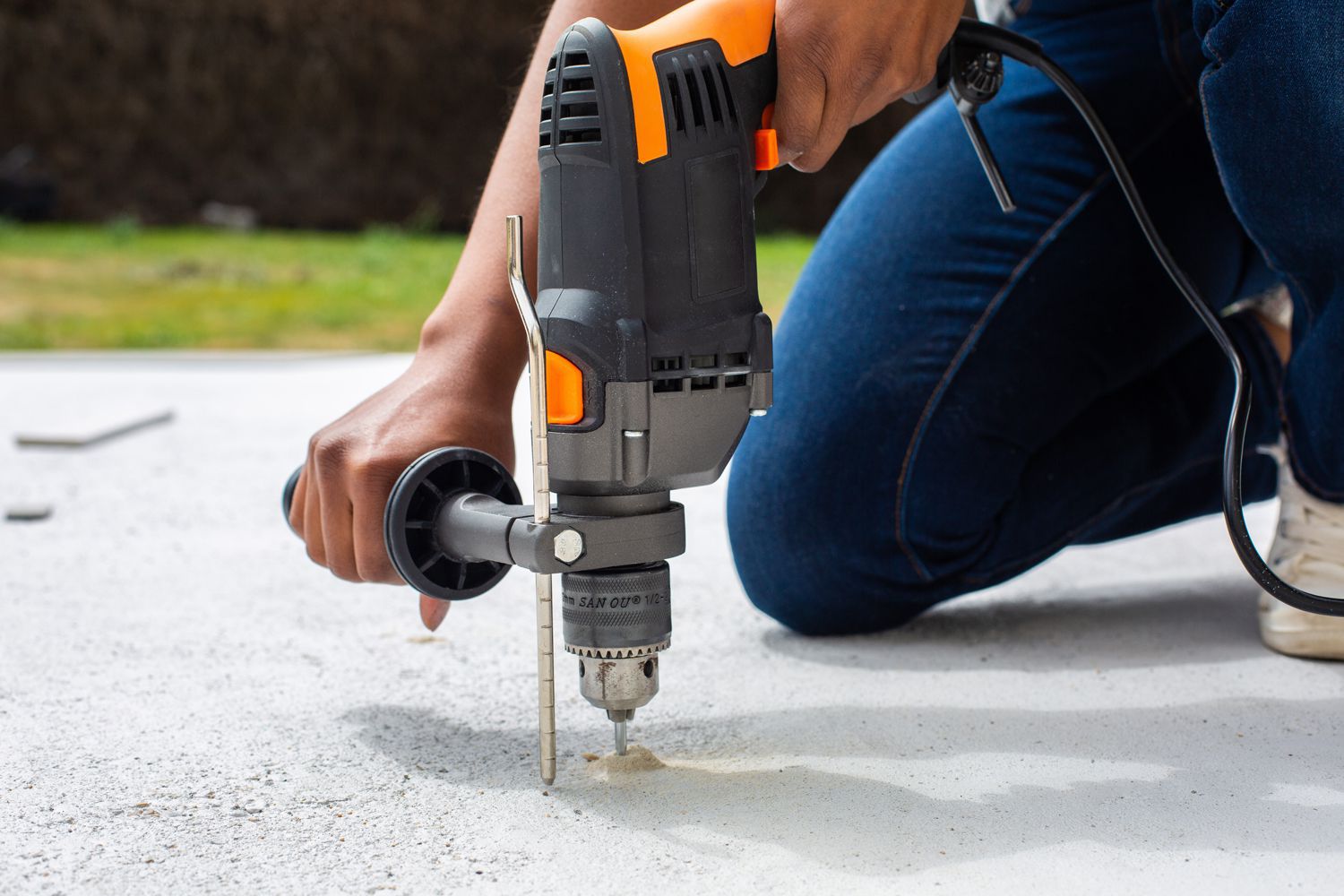 Як правильно свердлити бетон метал та дерево: вибір інструменту – свердла та техніка роботи