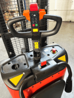 Штабелер електричний самохідний GTM PSE15-C 3600 1.5т/3.6м 2*12В/106Ah з площ. оператора довж. вил-1150мм - Зображення 6