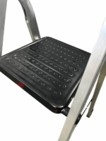 Стремянка на 4 сходинки алюмінієва драбина GTM KMH0104BP верх.сх. 0.86м сходинки 13см. анодований алюміній - Зображення 3