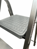 Стремянка на 3 сходинки алюмінієва драбина GTM KMH0103 верх.сх. 0.6м - Зображення 3