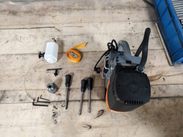 Верстат свердлильний з електромагнітним тримачем 1400Вт GTM MCD32 450 об/хв.